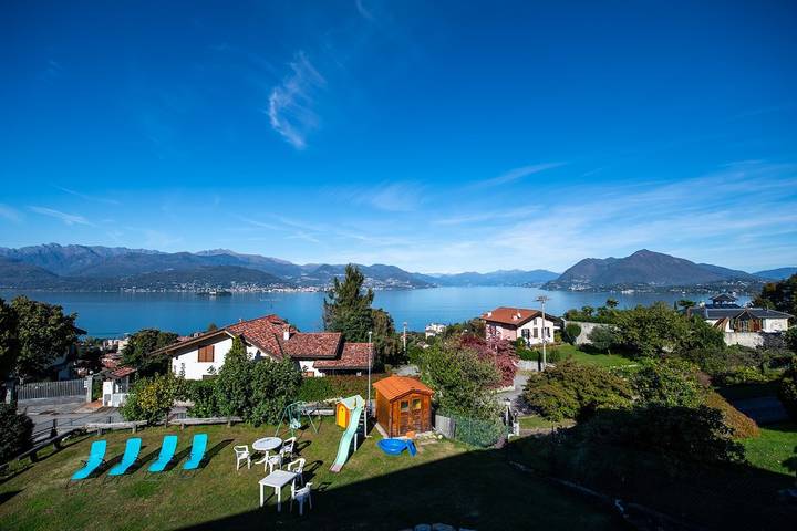 Appartement de vacances pour 5 personnes, avec balcon ainsi que vue sur le lac et jardin