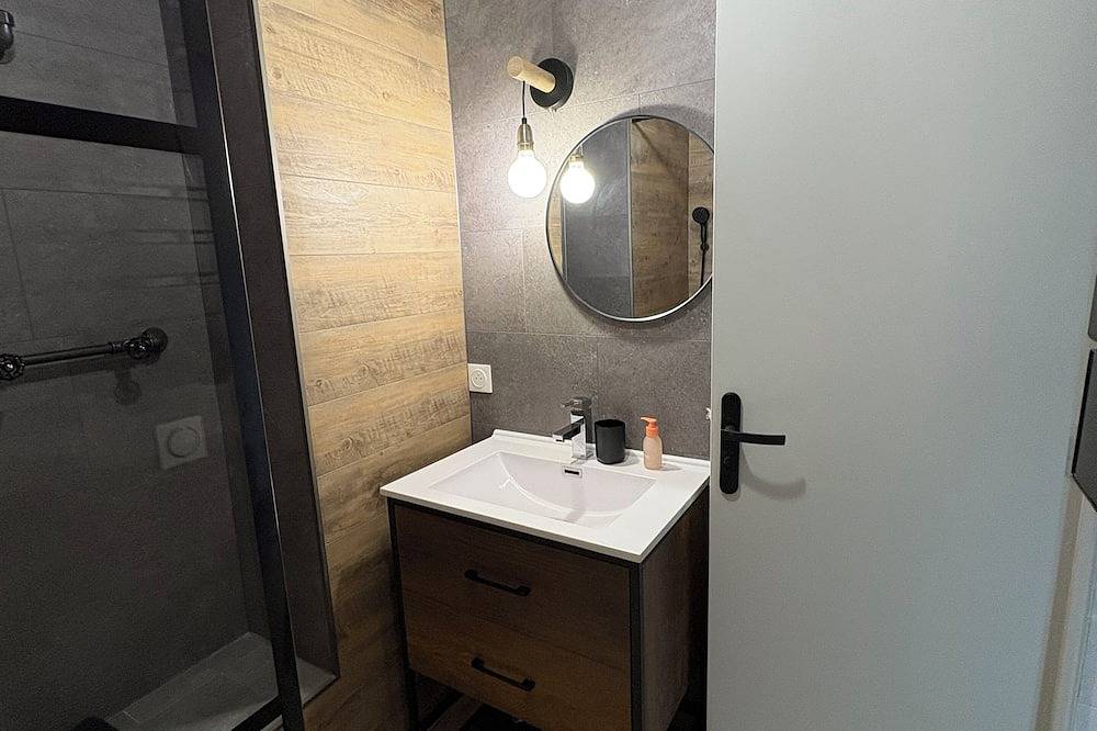 Entire apartment, Le Maya downtown in Saint-Claude (Jura), Parc naturel régional du Haut-Jura