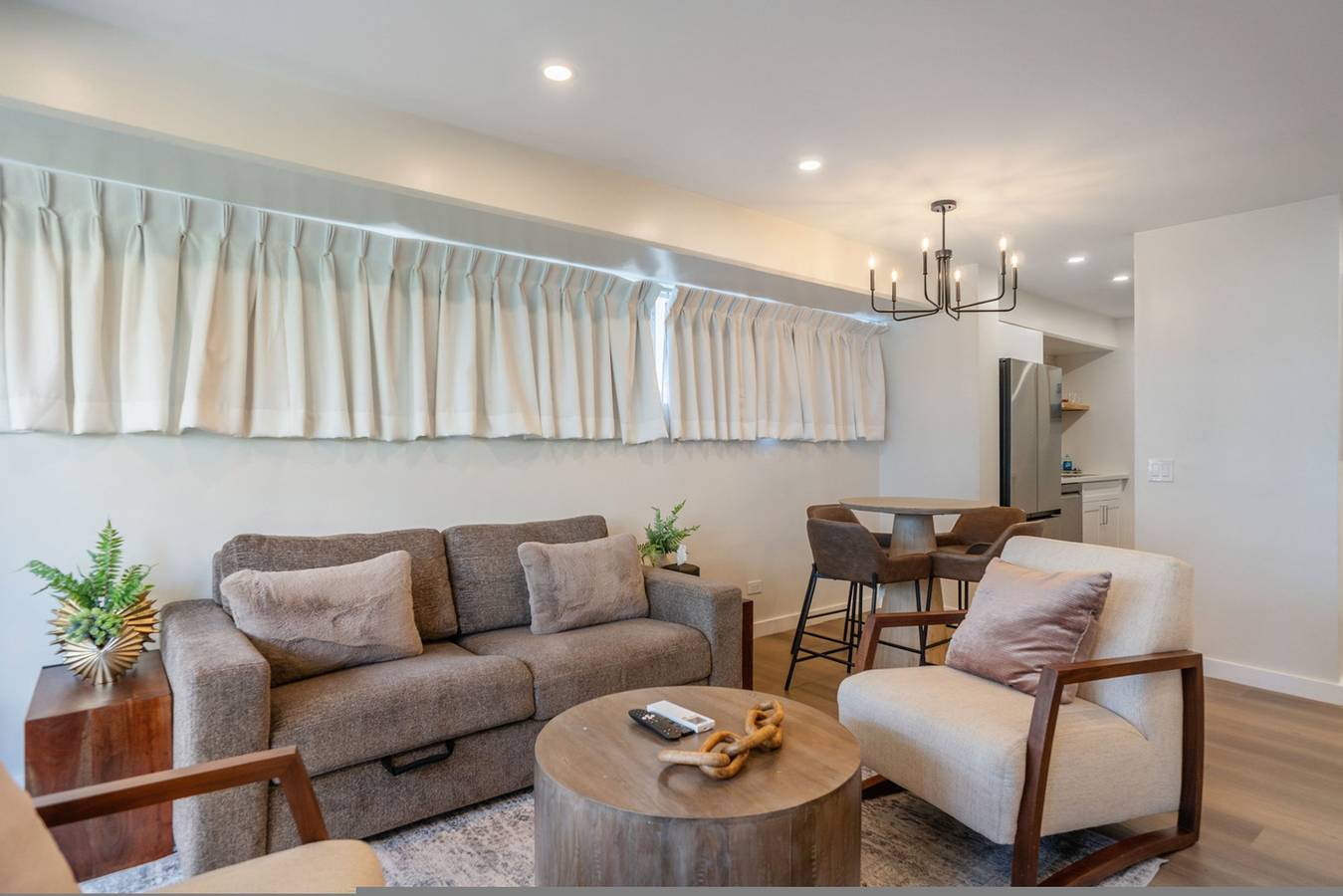 Ganze Wohnung, Walking Distance to Beach! 3Bed 2Bath Ac, Parking in Waikiki Beach, Honolulu