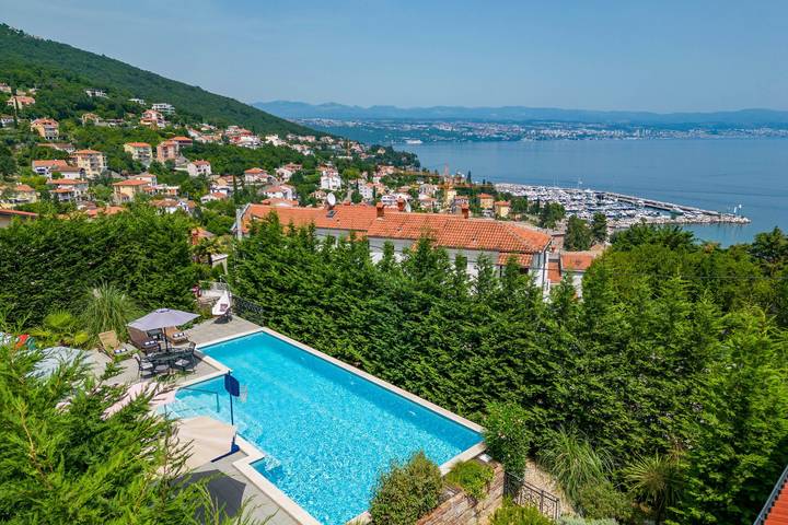 Villa für 10 Personen, mit Meerblick und Pool sowie Terrasse in Opatija Riviera