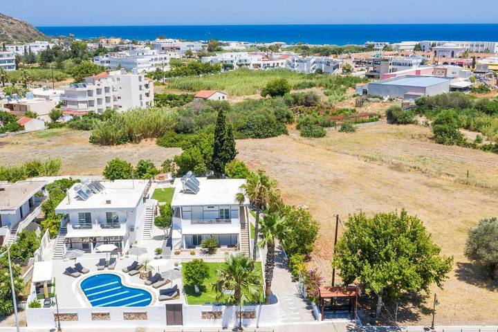 Gîte pour 2 personnes, avec vue ainsi que piscine et jardin à Faliráki - 3