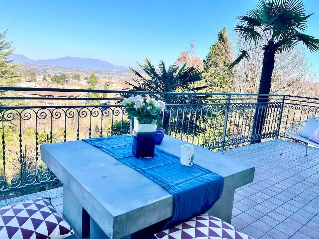 Ganze Wohnung, Apartment mit Seeblick in Arona in Arona (Lago Maggiore), Arona Gemeinde