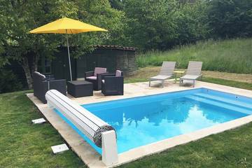 Gîte pour 4 personnes, avec jardin à Chalais