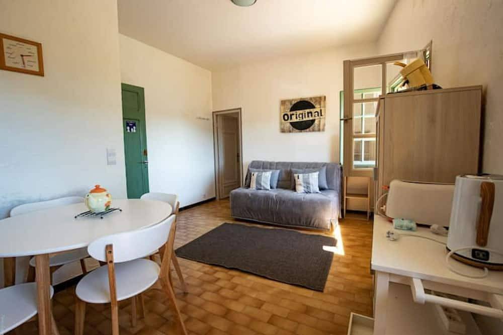 Appartement entier, Gite arrière pays niçois in Revest-les-Roches, Côte méditerranéenne (France)