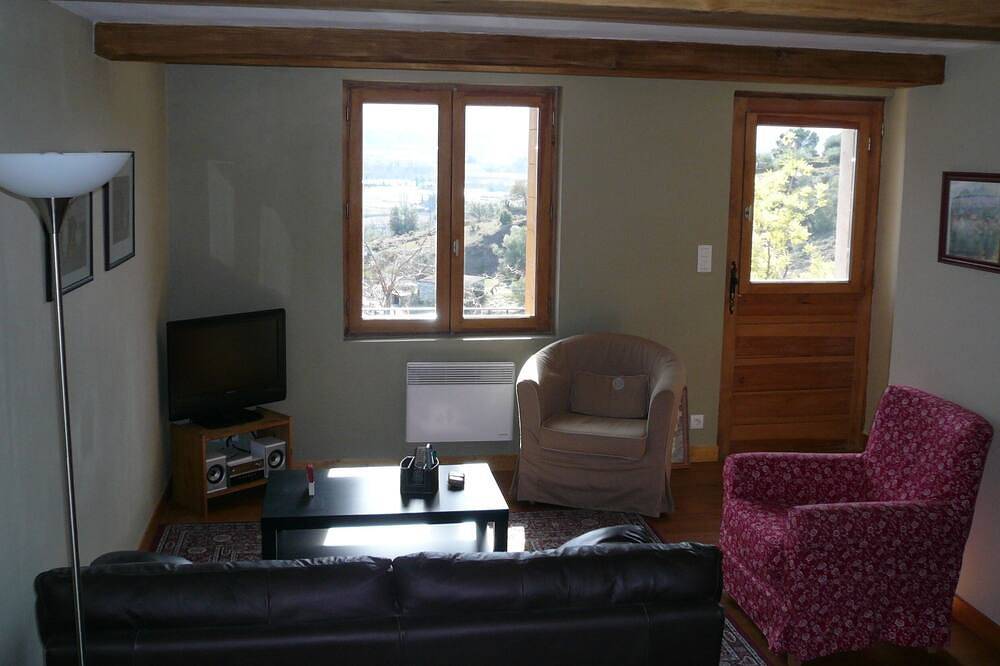Appartement entier, Pyrénées françaises / Cottage Village méditerranéen in Eus, Région de Prades