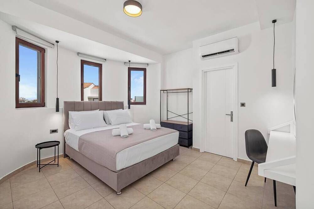 7 min from Center | 6Br Villa | w/ Airport Shuttle in Rhodos Stadt, Rhodos