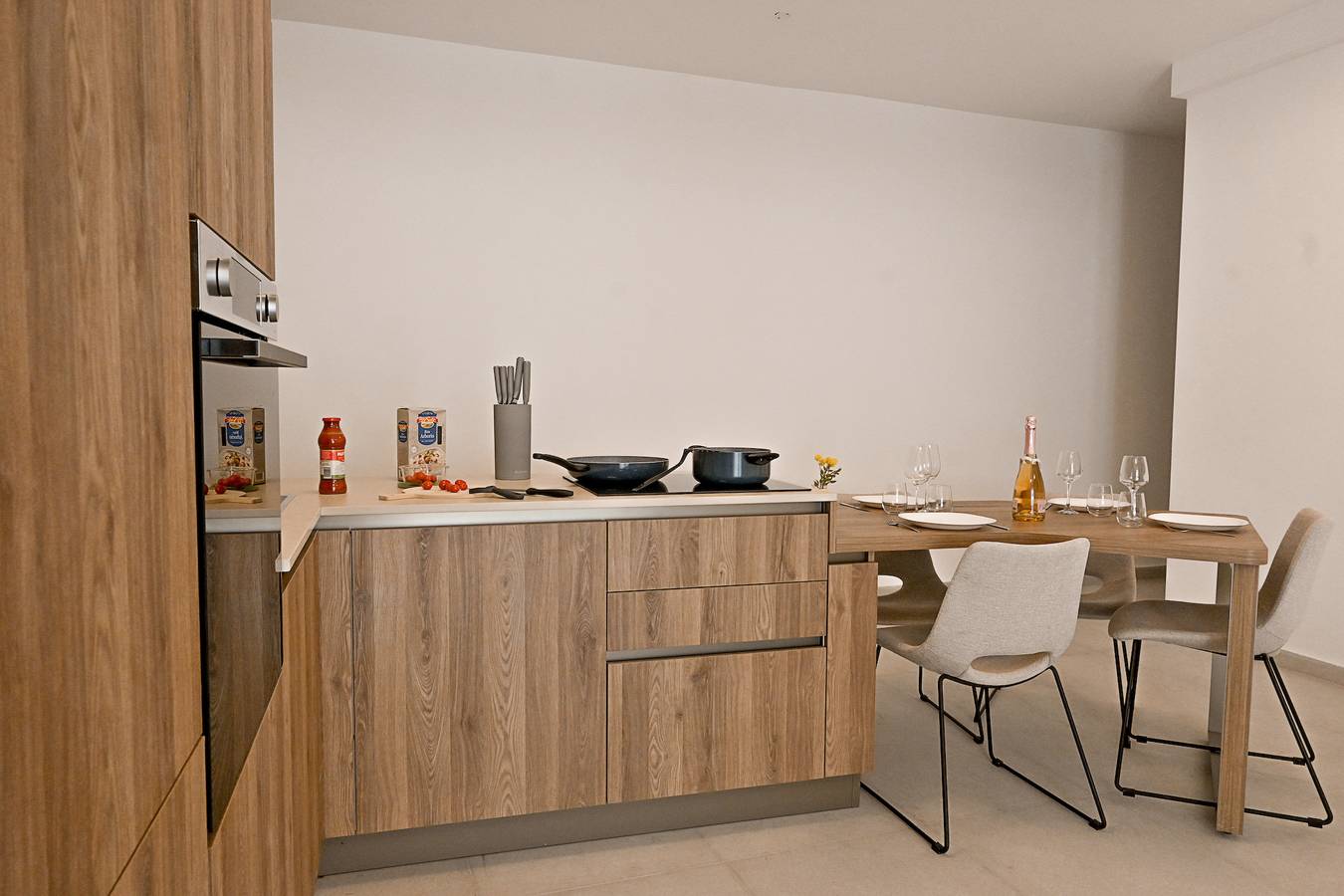 Appartamento intero, Modern Seaside Apart in Marsalforn - 5E in Marsalforn, Zebbug