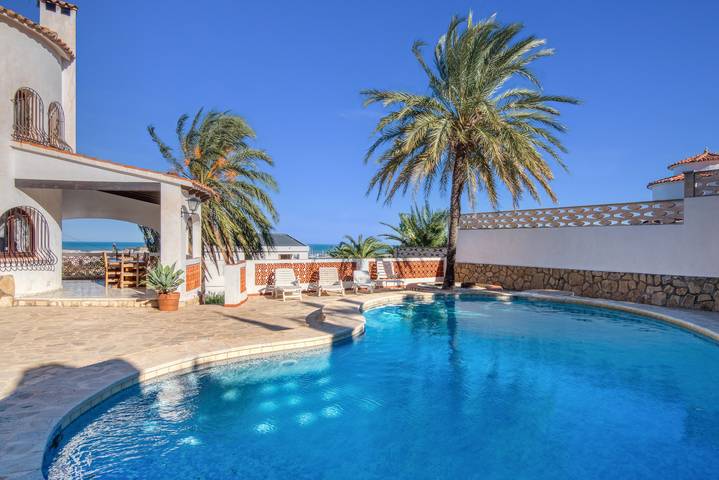 Villa 'Úrsula' with Mountain View, Wi-Fi and Air Conditioning in Montgo, Dénia
