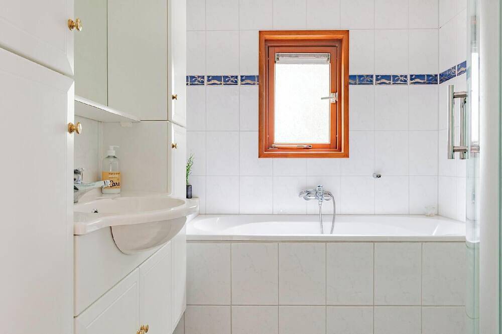 Gorgeous 3-bedroom chalet in wonderful tranquil Erm perfect for relaxing getaway in Drenthe