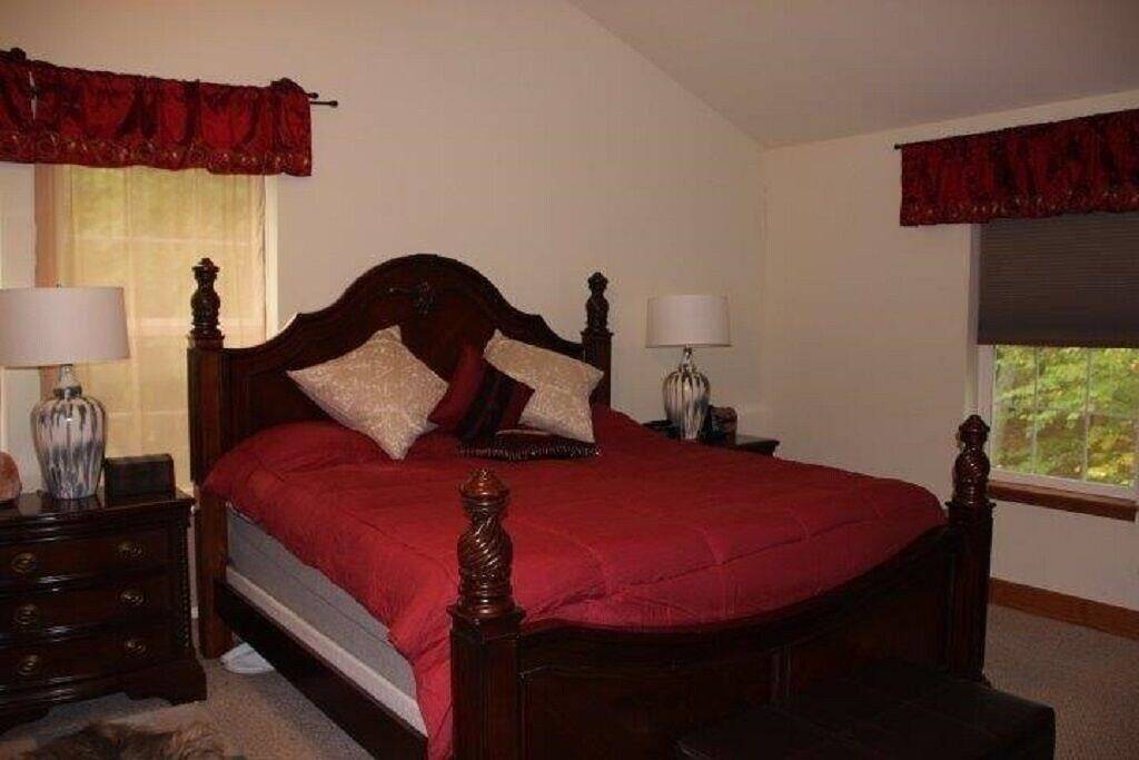 Lrr 105 4 Br 3 Bath Centrally located in amenity filled Masthope. Sleeps 12 in Masthope, Pike County