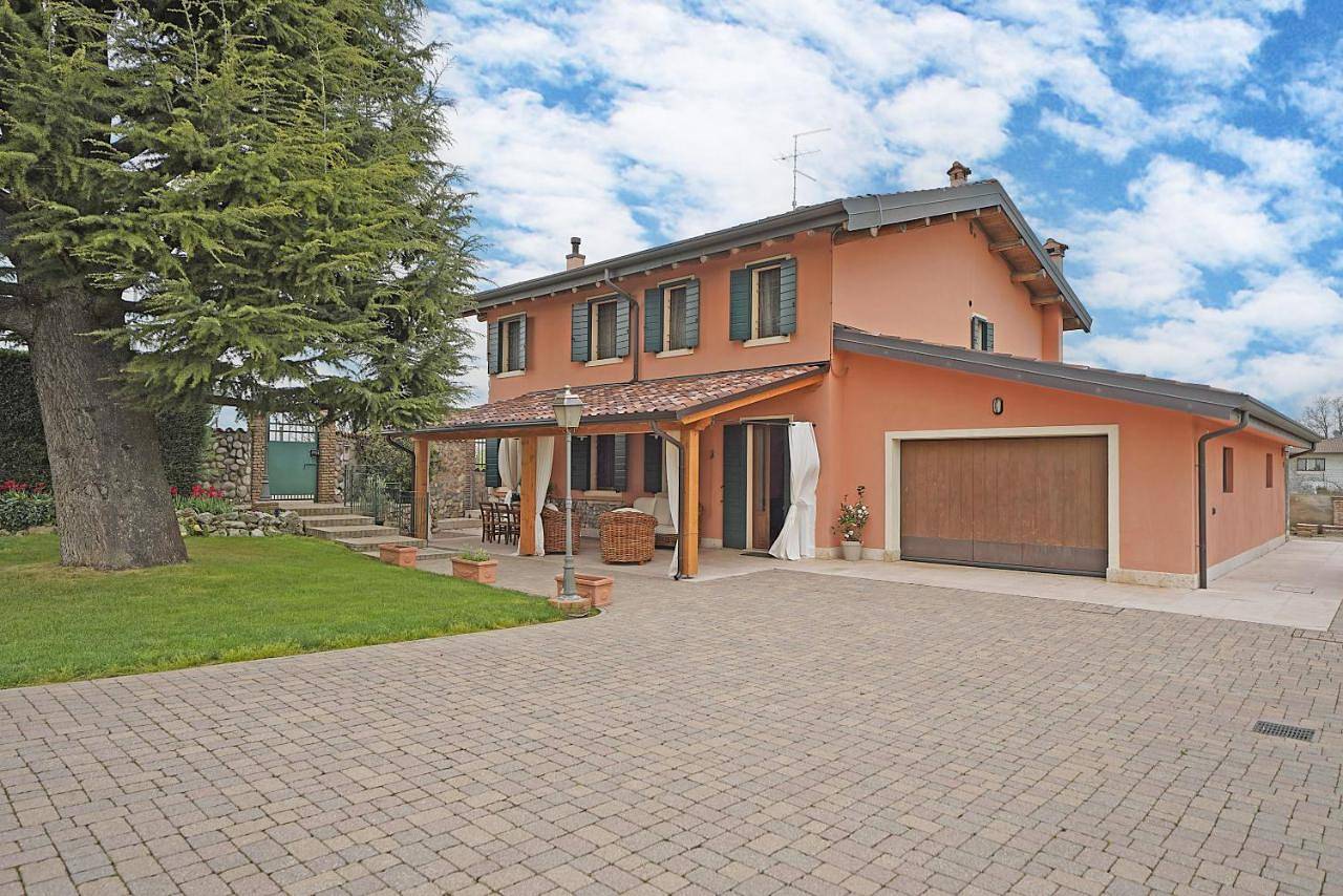 Five-Bedroom Villa in Verona, Verona Provinz
