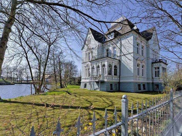 Ferienhaus für 2 Personen, mit Balkon und Garten sowie Seeblick in Stade