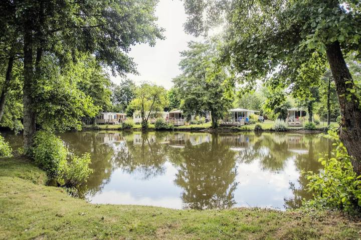 Mobil home pour 4 personnes, avec terrasse à Coëx - 3
