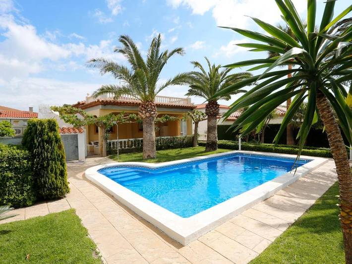 Villa für 14 Personen, mit Balkon und Terrasse sowie Pool