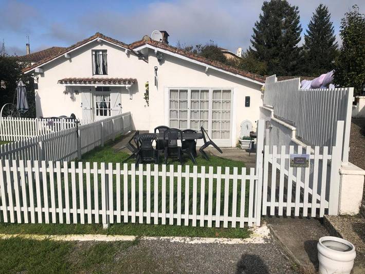 Location de vacances pour 6 personnes, avec Terrasse ainsi que Jardin et Vue à Oradour-Fanais