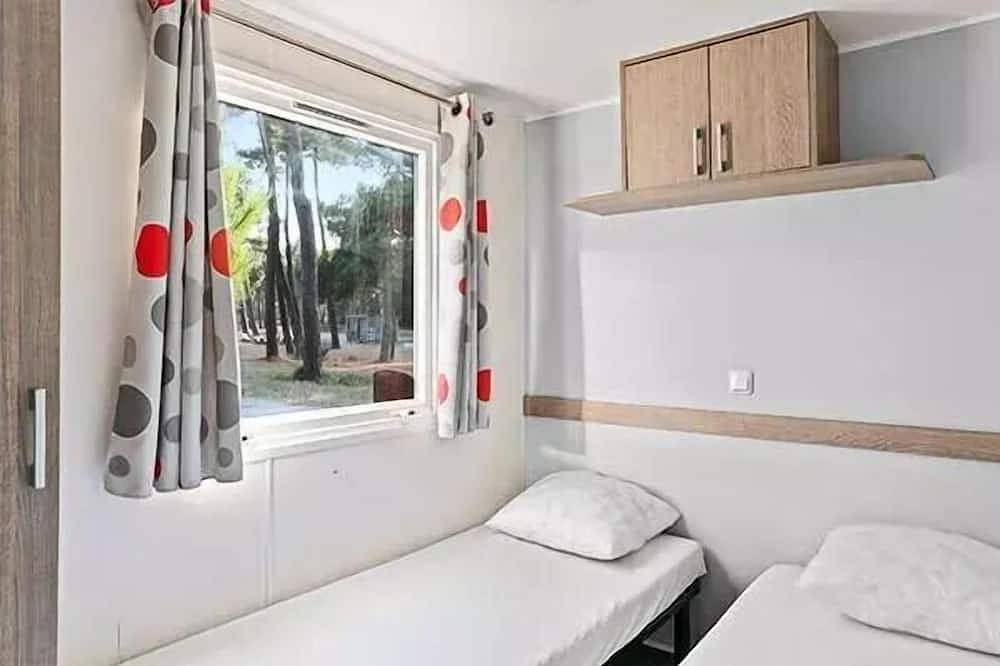 Mobil-home | Classic | 3 Ch. | 6 pers. | Terrasse surélevée non couverte in Saint-Julien-des-Landes, Vallée de la Loire