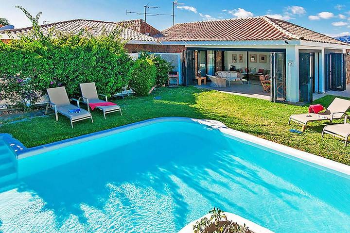 Chalet para 4 personas, con piscina además de terraza y jardín en Maspalomas