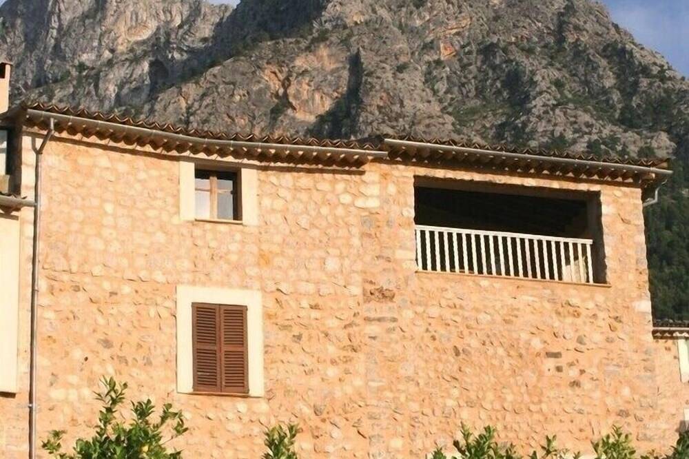 Ca'n Ferru.\nold house renovated in Biniaraix overlooking the valley in Biniaraix, Sóller