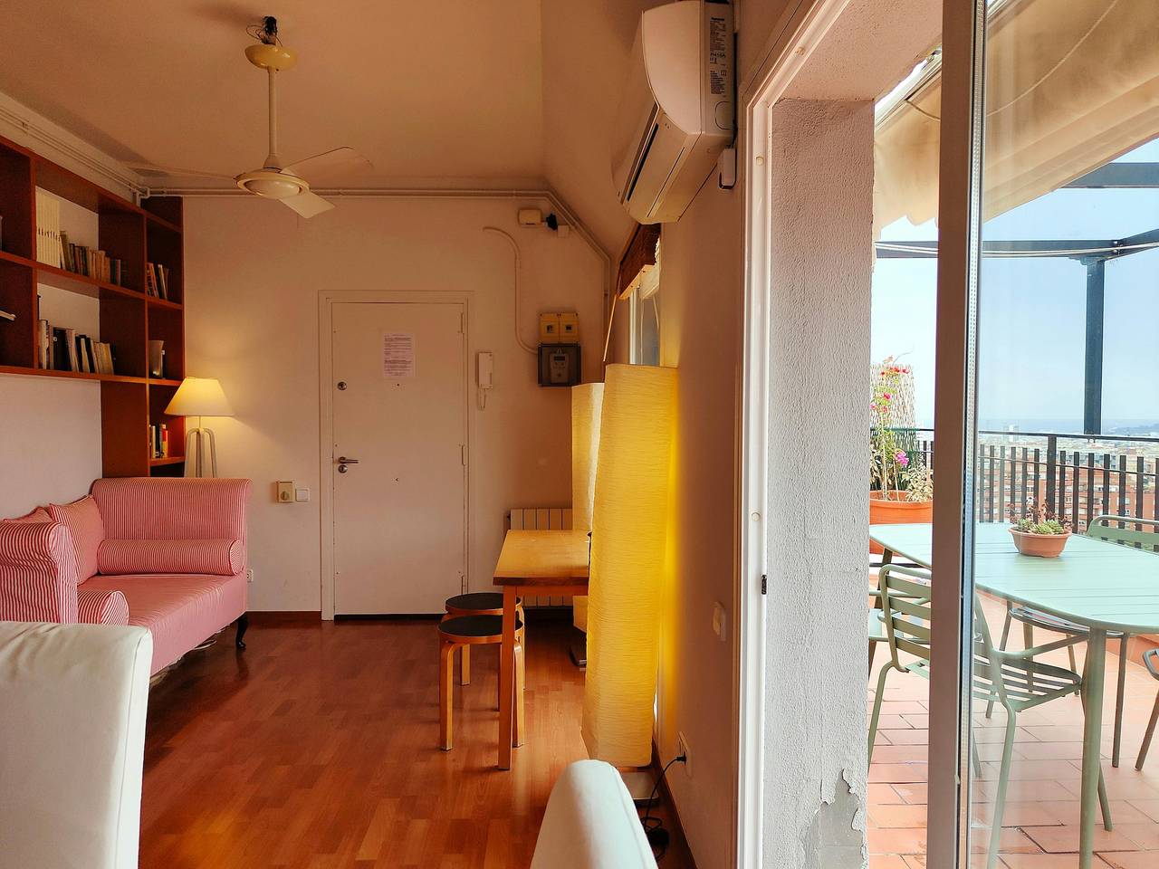 Apartamento entero, Amazing city views + terrace! Gràcia - Parc Güell in Barcelona, Barcelonés