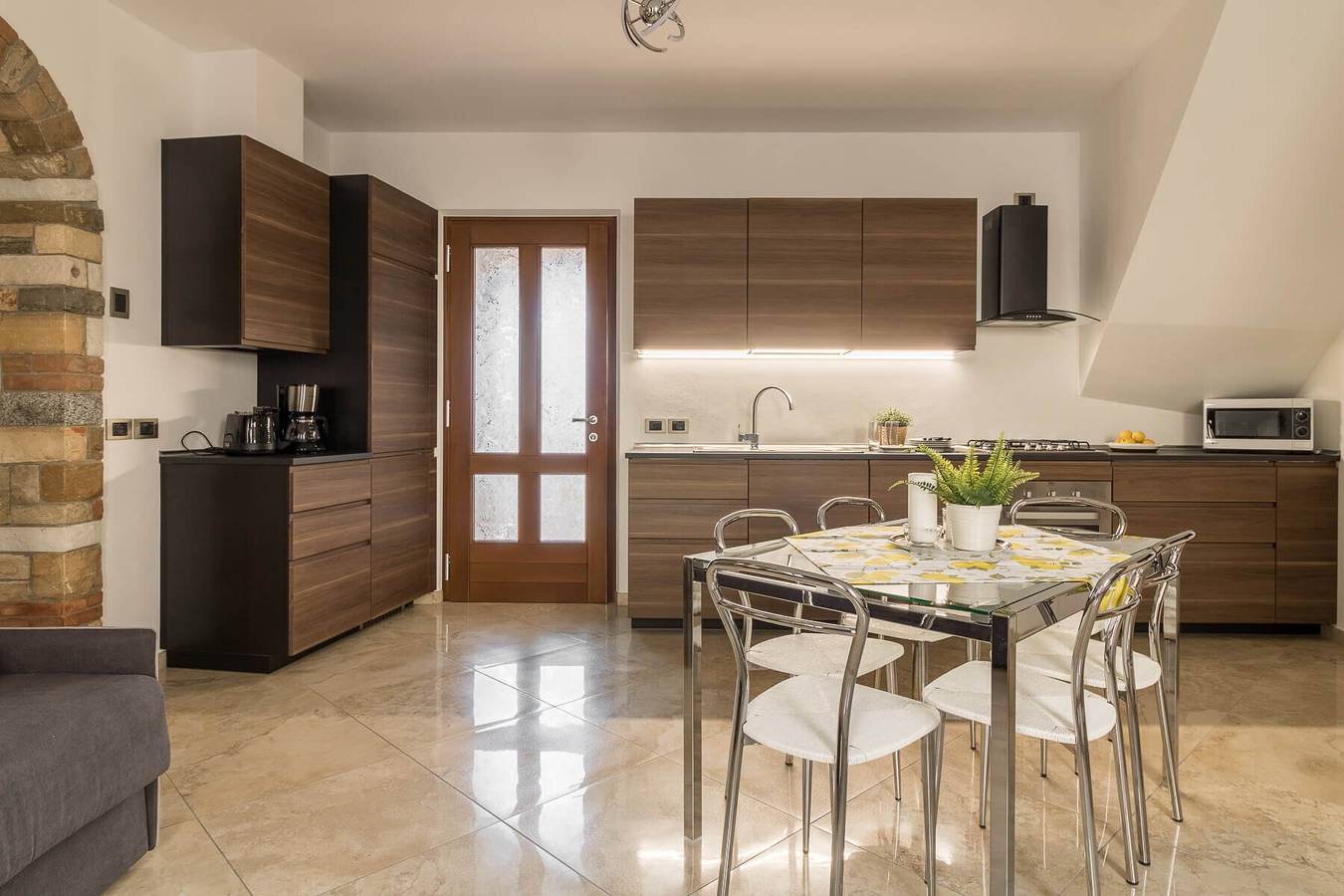 Ganze Wohnung, Ferienwohnung 'Appartamento Noemi' mit Balkon im historischen Zentrum in Tignale, Gardasee-Berge