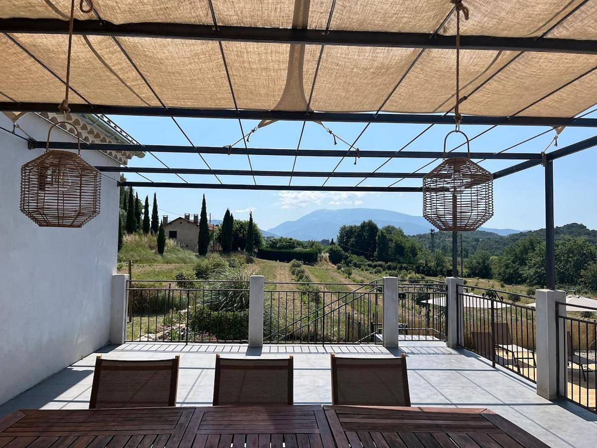 Vacation home with a private pool in Puyméras in Puyméras, Parc naturel régional du Mont-Ventoux