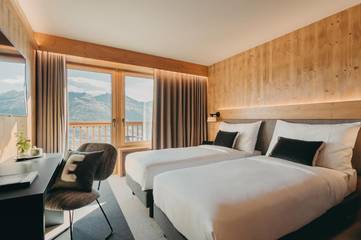 Hôtel pour 2 personnes, avec terrasse ainsi que piscine et vue, animaux acceptés dans Les Collons
