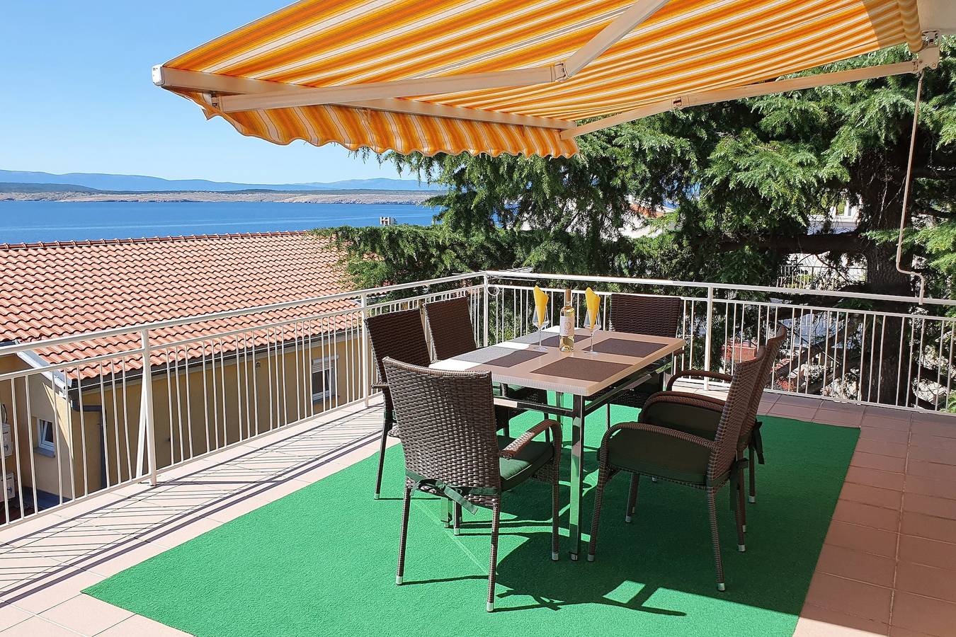 Ganze Wohnung, 1-Zimmer-Ferienwohnung mit Terrasse und Meerblick Dramalj (Crikvenica) A-2397-c in Dramalj, Primorje-Gorski Kotar