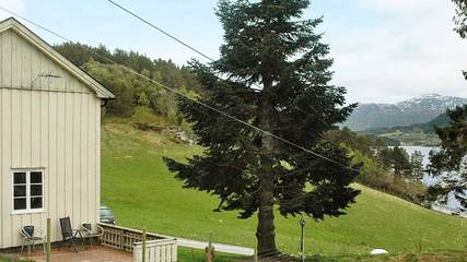 Ferienhaus für 5 Personen, mit Terrasse und Ausblick in Halsa