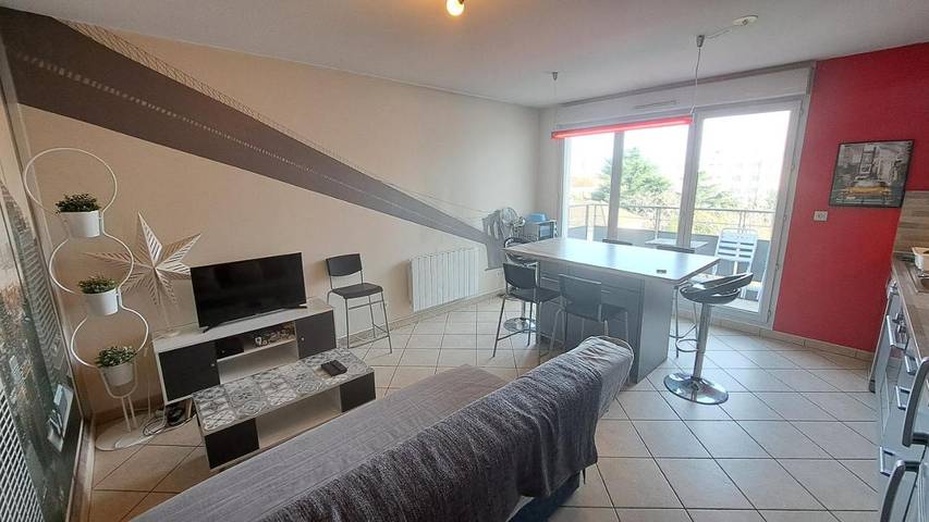 Gîte pour 6 personnes, avec vue et jardin, animaux acceptés à Saint-Priest - 2