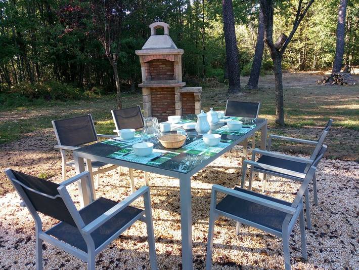 Gîte pour 7 personnes, avec jardin ainsi que terrasse et piscine, animaux acceptés à Peyzac-le-Moustier - 3