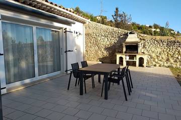Location de vacances pour 4 personnes, avec terrasse et jardin à Istres