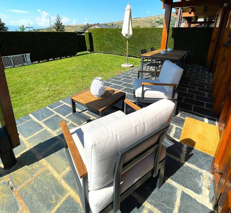 Appartement entier, Bonita planta baja con vistas panorámicas y piscina in Enveitg, Parc naturel régional des Pyrénées catalanes
