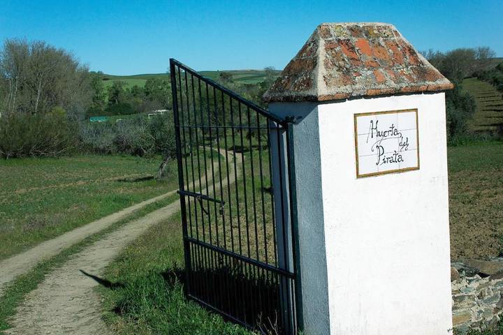 Casa rural para 16 personas, con Terraza y Jardín además de Piscina y Vistas en Tentudía