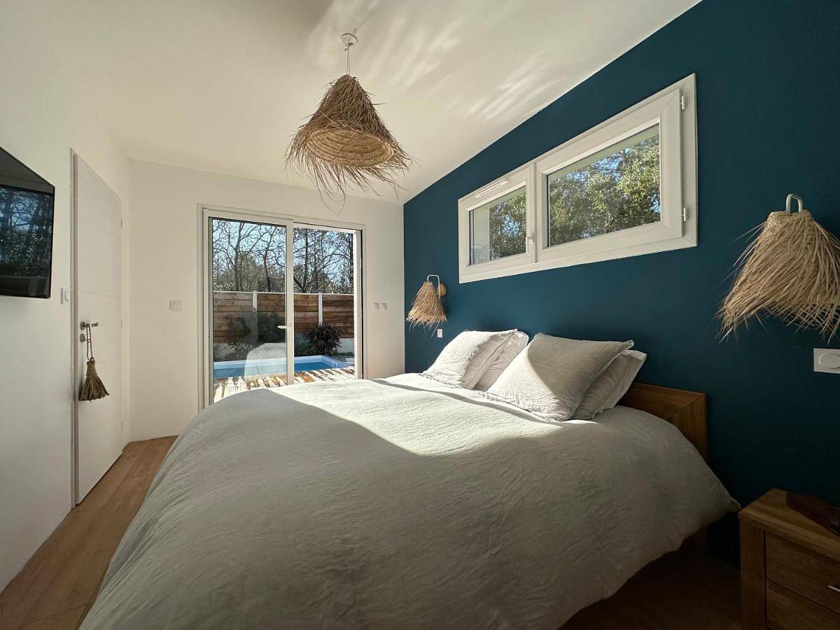 King Room with Pool View in Le Teich, Région d'Arcachon