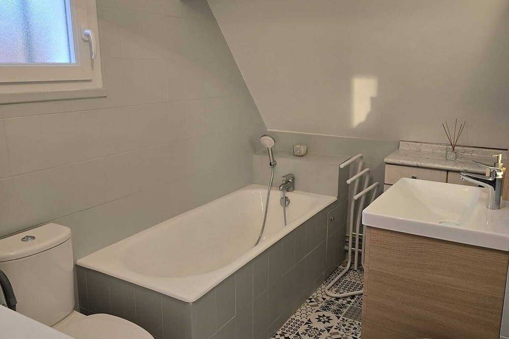 Quiet house with Jacuzzi near Disney ideal for family or business stay in Gouvernes, Seine-et-Marne