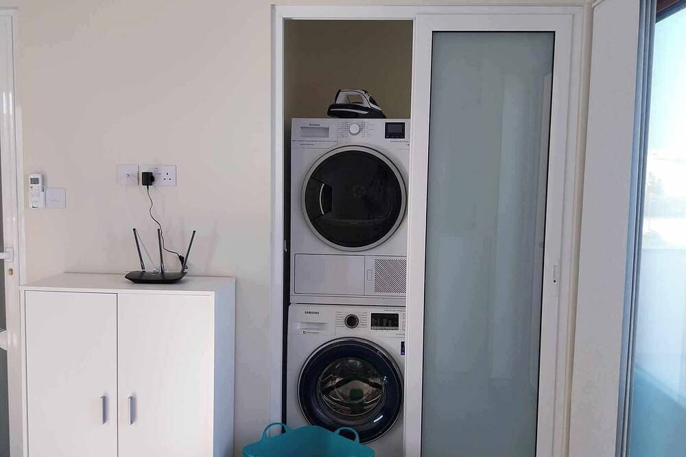 Apartamento inteiro, Paceville Luxury Holiday Maisonette sleeps 9, top nightlife and beachdays. in Paceville, San Giljan