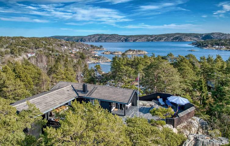 Feriehus for 10 personer, med Terrasse og Hage i tillegg til Utsikt i Hvaler 