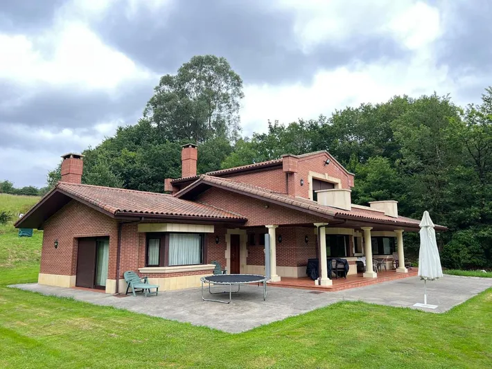 Villa für 8 Personen, mit Ausblick und Terrasse - 1
