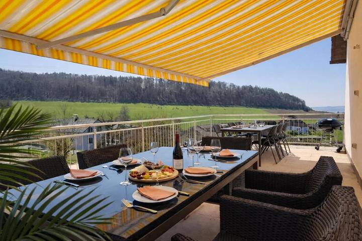 Appartement de vacances pour 14 personnes, avec jardin et vue, animaux acceptés