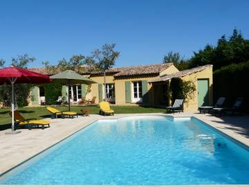 Location de vacances pour 10 personnes, avec jardin à Mouriès