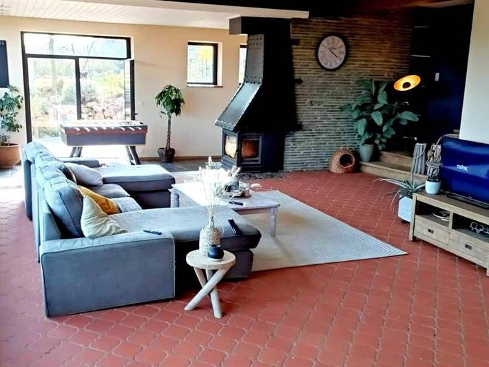 Location de vacances pour 9 personnes, avec Terrasse et Jardin ainsi que Piscine et Vue dans Vieuxville