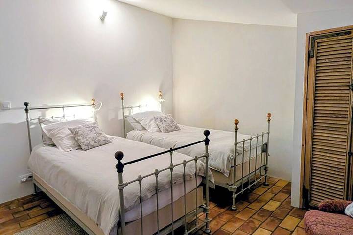 Beautiful 5-bedroom house with stunning views, perfect for exploring The Luberon in Saint-Saturnin-lès-Apt, Regionaler Naturpark Luberon