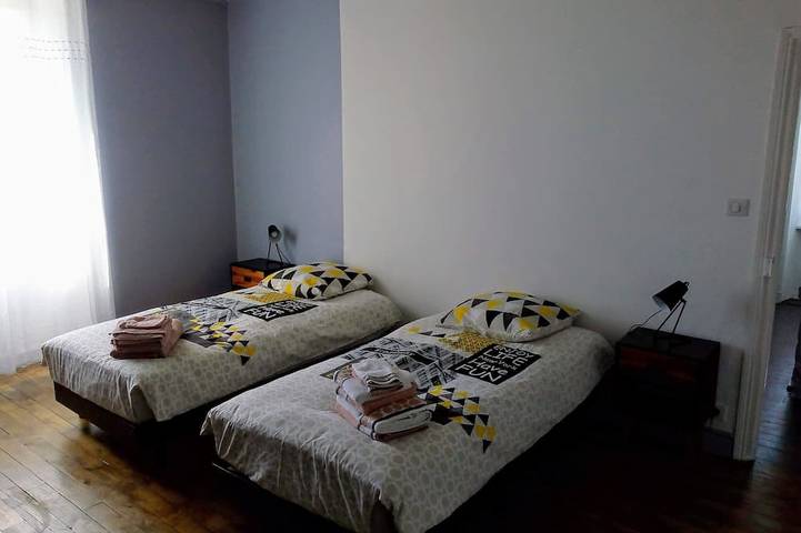 Location de vacances pour 6 personnes, avec terrasse et jardin à Bussière-Galant - 4