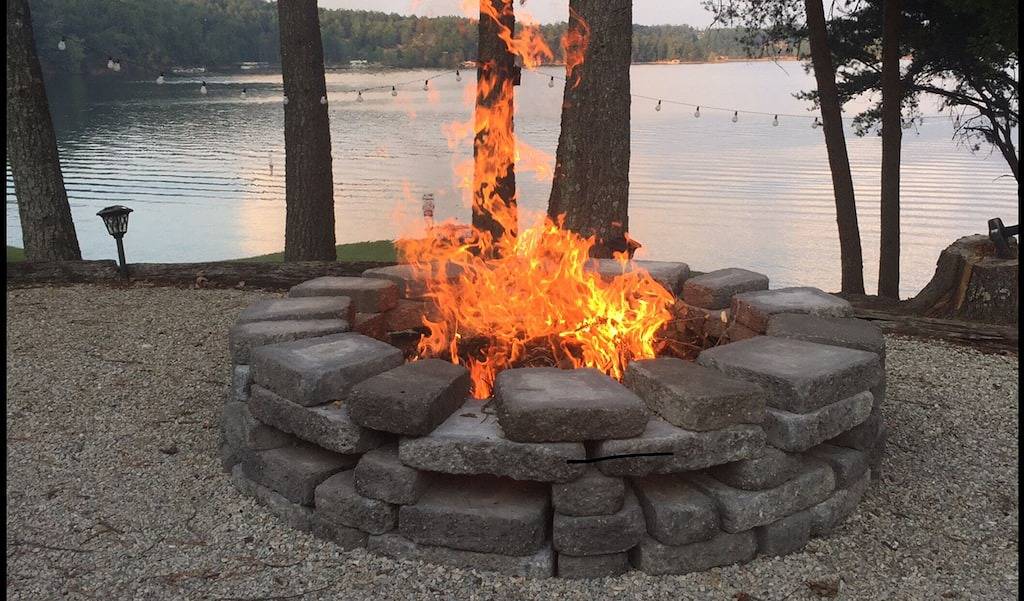 Gemütliche Hütte am Lake James mit eigenem Strand und Bootsanleger in McDowell County