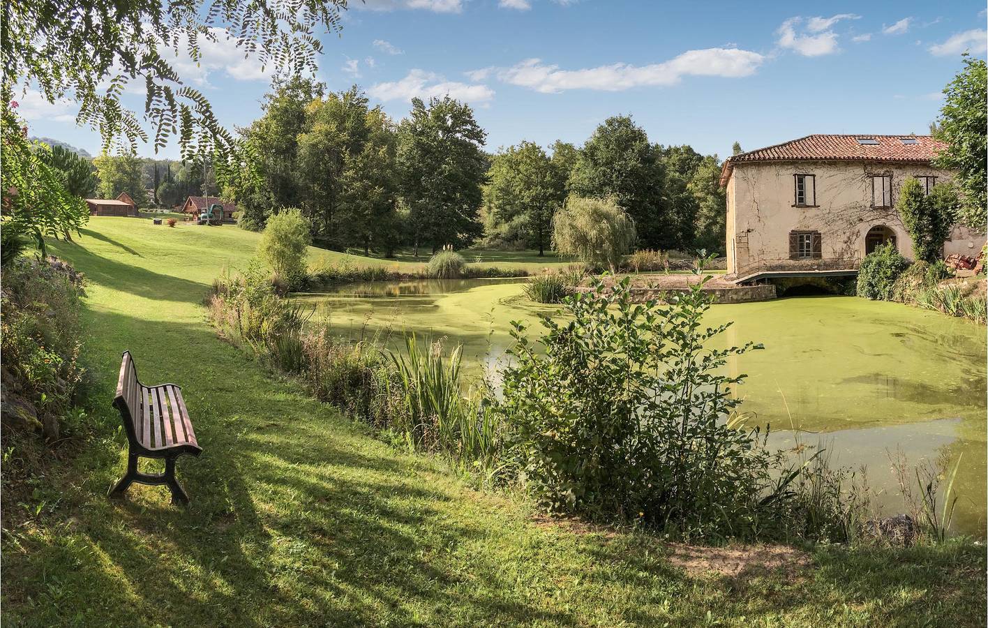 Montberaud Garden Apartment - AC, Park, TV, 2km du centre in Sainte-Croix-Volvestre, Parc naturel régional des Pyrénées ariégeoises