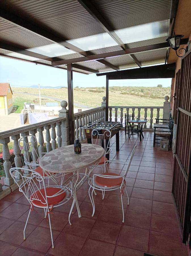 Casa rural para 9 personas, con Balcón y Terraza además de Jardín y Piscina en Molinillo - 2