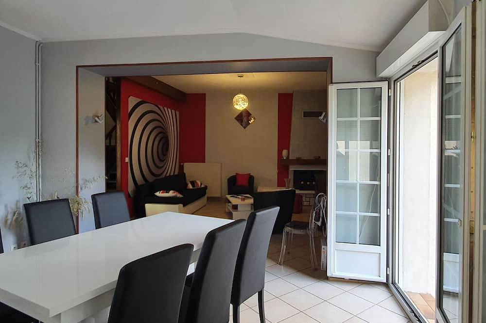 Charmantes renoviertes Landhaus nahe Verdun, ideal für Familien, mit moderner Ausstattung und Terrasse in Sivry-sur-Meuse, Verdun