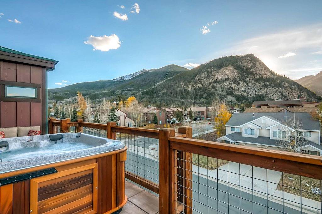 Ganze Wohnung, Gorgeous Condo w/Private Hot Tub & Mountain Views from 3 Private Patios in Frisco, Arapaho and Roosevelt National Forests