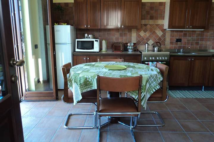 Vacation rental for 5 people, with yard and terrace in Comune di Pella