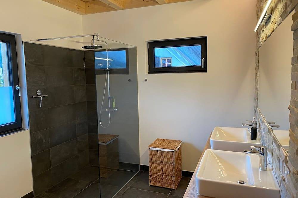 Haus Bergheimat - großzügiges modernes Ferienhaus in Weißbriach mit Garten in Gailtaler Alpen, Gitschtal